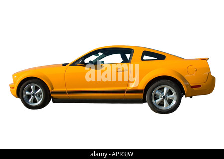 Toute nouvelle mustang jaune isolé sur fond blanc Banque D'Images