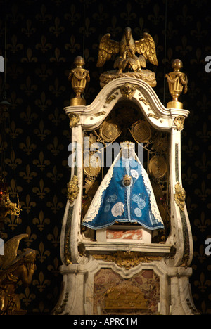 Statue de Vierge de la cathédrale au Puy en Velay. L'Auvergne. France Banque D'Images