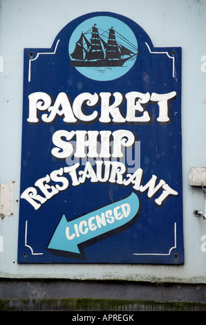 Navire de paquets restaurant sign on wall, Falmouth, Cornwall Banque D'Images