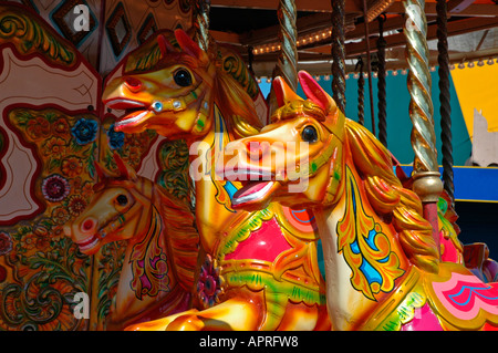 Un traditionnel merry go round fairground ride à Southport, Angleterre Banque D'Images