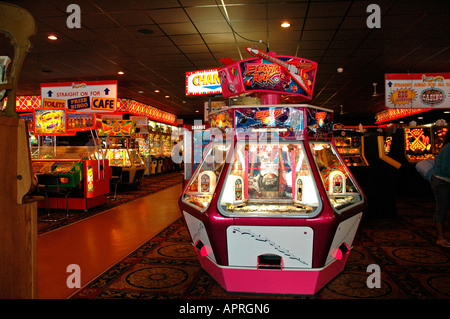 Machines de jeux une salle de jeux électroniques à Southport, Angleterre Banque D'Images