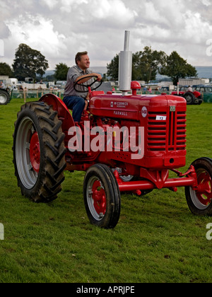 B450 un tracteur vintage, au salon de l'agriculture, 2006 Shérif devient. Banque D'Images