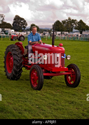 Un David Brown 25D vintage tracteur au salon de l'agriculture 2006 Shérif devient Banque D'Images