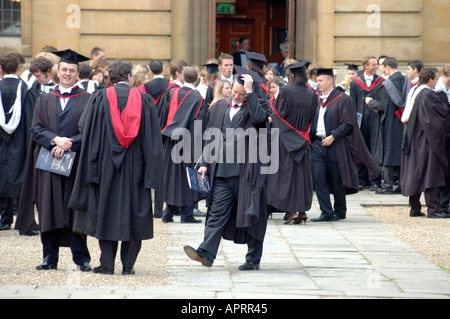 Les diplômés de l'Université d'Oxford à la graduation day Banque D'Images