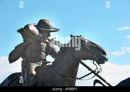 Statue de Buffalo Bill Cody abattre un buffle dans Kansas et Oakley est une destination dans le centre-ouest de l'Amérique USA US - héros pour certains Banque D'Images