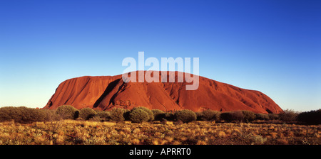 L'Uluru ou Ayers Rock Uluru Kata Tjuta National Park Australie Territoire du Nord Banque D'Images