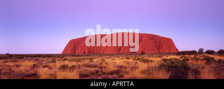 L'Uluru ou Ayers Rock Uluru Kata Tjuta National Park Australie Territoire du Nord Banque D'Images