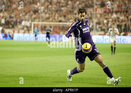 Van Nistelrooy avec la balle. Banque D'Images