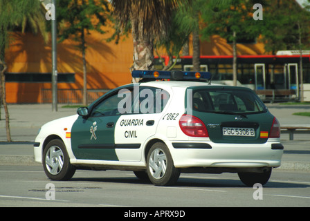 Barcelona Guardia voiture de police civile en patrouille dans la zone portuaire Banque D'Images