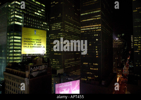 Vue nocturne de gratte-ciel de midtown Manhattan, à New York, USA 2004 Banque D'Images