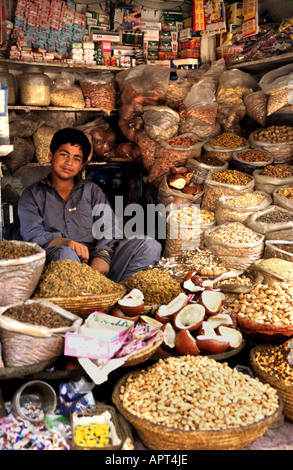 Islamabad Pakistan montagnes Himalaya Himalaya mountain range tribus autochtones locaux nation tribu native nations boy père Banque D'Images