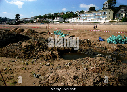 La plage de Saundersfoot encore montrant des signes de la marée noire du pétrolier Sea Empress Banque D'Images