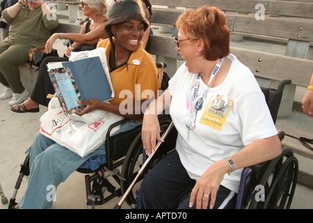 Miami Florida,Bayfront Park,Biscayne Boulevard,Parti démocratique rallye d'élection présidentielle,politique,gouvernement,blanc,femme noire wom Banque D'Images