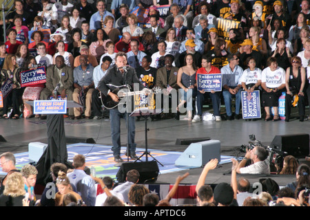 Miami Florida,Bayfront Park,Biscayne Boulevard,Parti démocratique rallye d'élection présidentielle,événement politique,politique,gouvernement,Kerry Edwards soutenir Banque D'Images