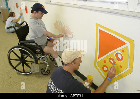 Miami Florida,Overtown,mains sur HANDSON Miami Day,bénévoles bénévoles bénévoles travailleurs du travail,travailler ensemble servir l'aide,aider main,han Banque D'Images