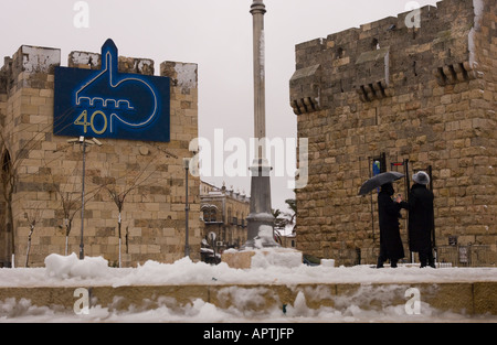 Israël Jérusalem Vieille ville Promenade des Remparts de la ville à la porte de Jaffa matin orageux Banque D'Images