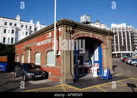 Eastbourne lifeboat musée de la RNLI sur King Edwards Parade Eastbourne East Sussex England uk Banque D'Images