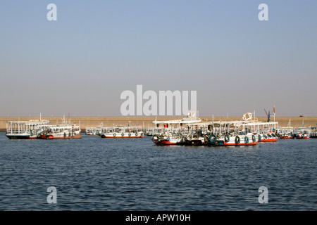 En face de felouque [barrage Aswan Aswan, Égypte, États arabes, l'Afrique]. . Banque D'Images