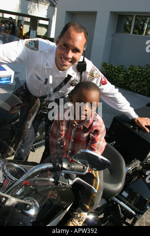 Miami Floride, Pâques Seals fête annuelle, l'ordre fraternel de police charité enfant, enfants, moto, transport, véhicule, équilibre, FL121404063 Banque D'Images