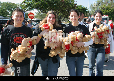 Miami Florida, Pâques Seals fête annuelle, Fraternelle ordre de police charité adolescents adolescents adolescents adolescents adolescents adolescents adolescents adolescents étudiants jeunes adultes, bénévole Banque D'Images