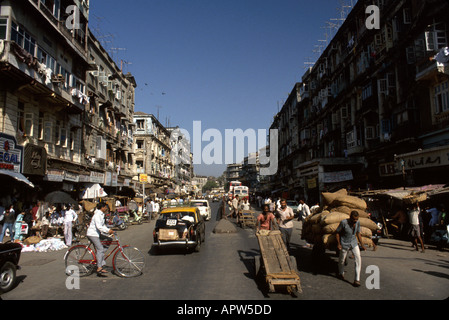 Inde,Indien,Asie,sous-continent asiatique,Mumbai,Bombay,Chor Bazaar,district musulman,Islam,islamique,résidents,condominium appartements en copropriété bu Banque D'Images