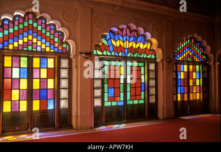 Vitraux dans la salle du trône de Maharaja au palais Mehrangarh, Jodhpur IN Banque D'Images