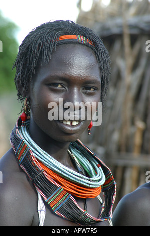 Jeune femme Toposas, portrait, Soudan Banque D'Images