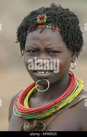 Jeune femme Toposas avec cicatrices, Soudan Banque D'Images