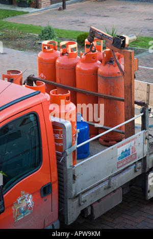 Rouge britannique de bouteilles de gaz propane domestique Calor livré sur chariot Banque D'Images