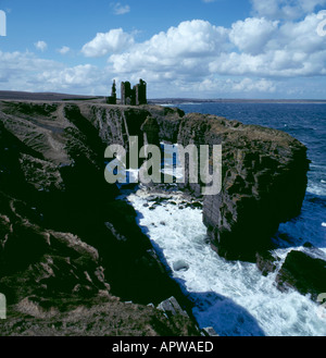 Châteaux de Girnigoe et Sinclair, Sinclair's Bay, au nord de Wick, Caithness, région des Highlands, Ecosse, Royaume-Uni. Banque D'Images