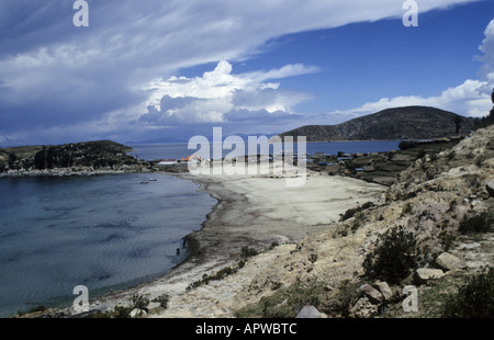 Vue sur la plage près de Cha'llapampa. Isla del Sol. Le lac Titicaca. La Bolivie. Banque D'Images