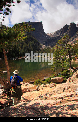 Les randonneurs à Dream Lake, Rocky Mountain National Park, Estes Park, Colorado, USA Banque D'Images