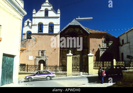 L'une des églises à Potosi sous un ciel bleu clair. Potosi, Bolivie. Banque D'Images