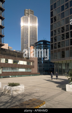 Gratte-ciel tour 42 Tour Ouest Nat officiellement un immeuble de bureaux dans le quartier financier de la ville de London England UK au 25 Old Broad Street Banque D'Images