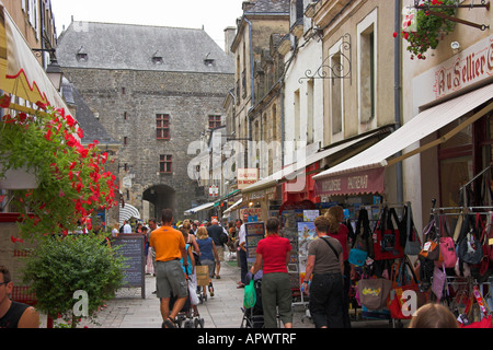 Guérande, vue vers le 15e siècle porte St Michel, Bretagne, France Banque D'Images