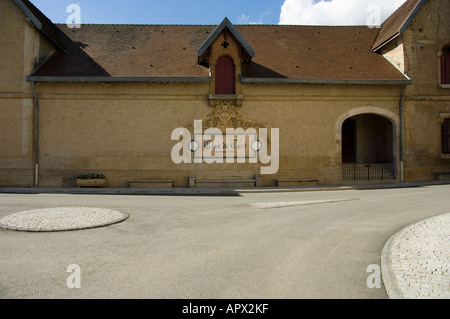 Clos de Tart signe sur winery building wall à Morey St Denis village, Bourgogne, France Banque D'Images