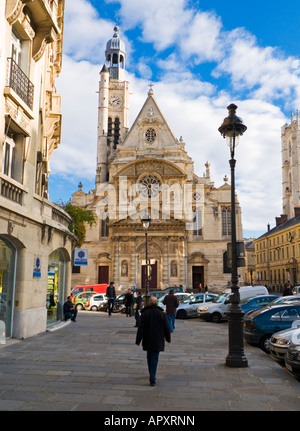Rue Paris - Eglise Saint Etienne du Mont dans le quartier Latin, Paris, France, Europe en hiver Banque D'Images