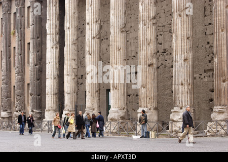 Temple d'Hadrien qui abrite la Bourse de Rome Piazza di Pietra Rome Italie Banque D'Images