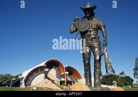 Stockman's Hall of Fame, Longreach, Australie, Queensland, Statue d'un éleveur à l'extérieur de l'Australian Stockman's Hall of Fame Banque D'Images