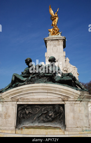 Victoria Memorial construit par le sculpteur sir Thomas Brock 1911 un bâtiment classé grade 1 London England uk Banque D'Images