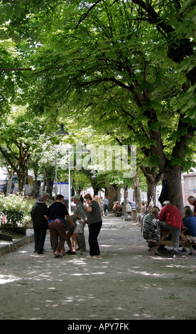 Après-midi d'été à Montcuq jeux parc Banque D'Images