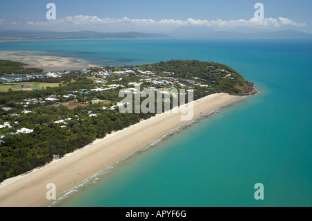 Four Mile Beach Port Douglas près de Cairns North Queensland Australie aerial Banque D'Images