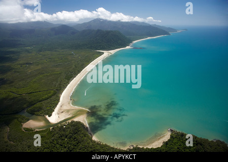 Alexandra Bay et Thornton Beach Parc national de Daintree World Heritage Area North Queensland Australie aerial Banque D'Images