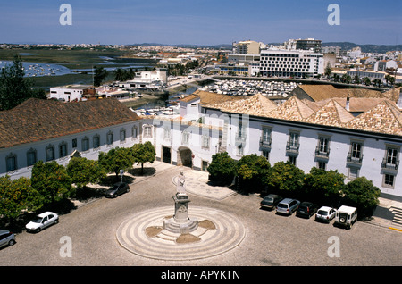 Faro du 18e siècle, le palais des évêques sur Largo da Sé dans la Vieille Ville Banque D'Images