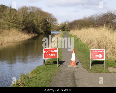 Sentier signe clos sur chemin du canal de Bude Cornwall , , , Royaume-Uni Banque D'Images