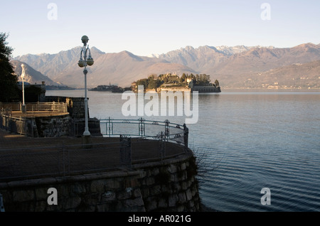 Avis de Stresa sur Isola Bella Isola Pescatori avec en arrière-plan, Lac Majeur, Italie Banque D'Images