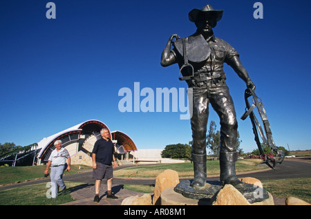 Stockman's Hall of Fame, Longreach, Australie, Queensland, Statue d'une sonnerie, à l'extérieur de l'Australian Stockman's Hall of Fame o Banque D'Images