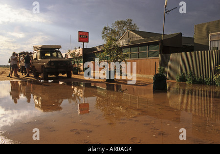 William Creek Hotel, route fermée après la pluie, l'Australie du Sud, Australie Banque D'Images