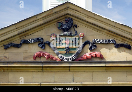 Famille blason de la famille Sitwell à Renishaw Hall Museum Gardens dans le Derbyshire Banque D'Images