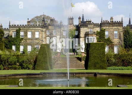 Renishaw Hall Museum Gardens dans le Derbyshire Banque D'Images